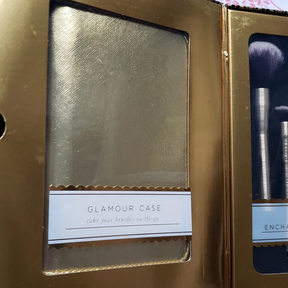 Polish'd Set of 8 Brush Collection & Glamour Case